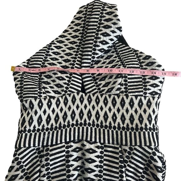 Hunter Bell Fit & Flare Cross Neck Cut Out Geometric Print Dress 2 - Picture 8 of 9